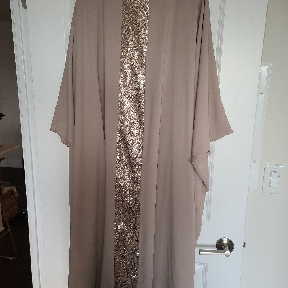 Flowy abaya nude
